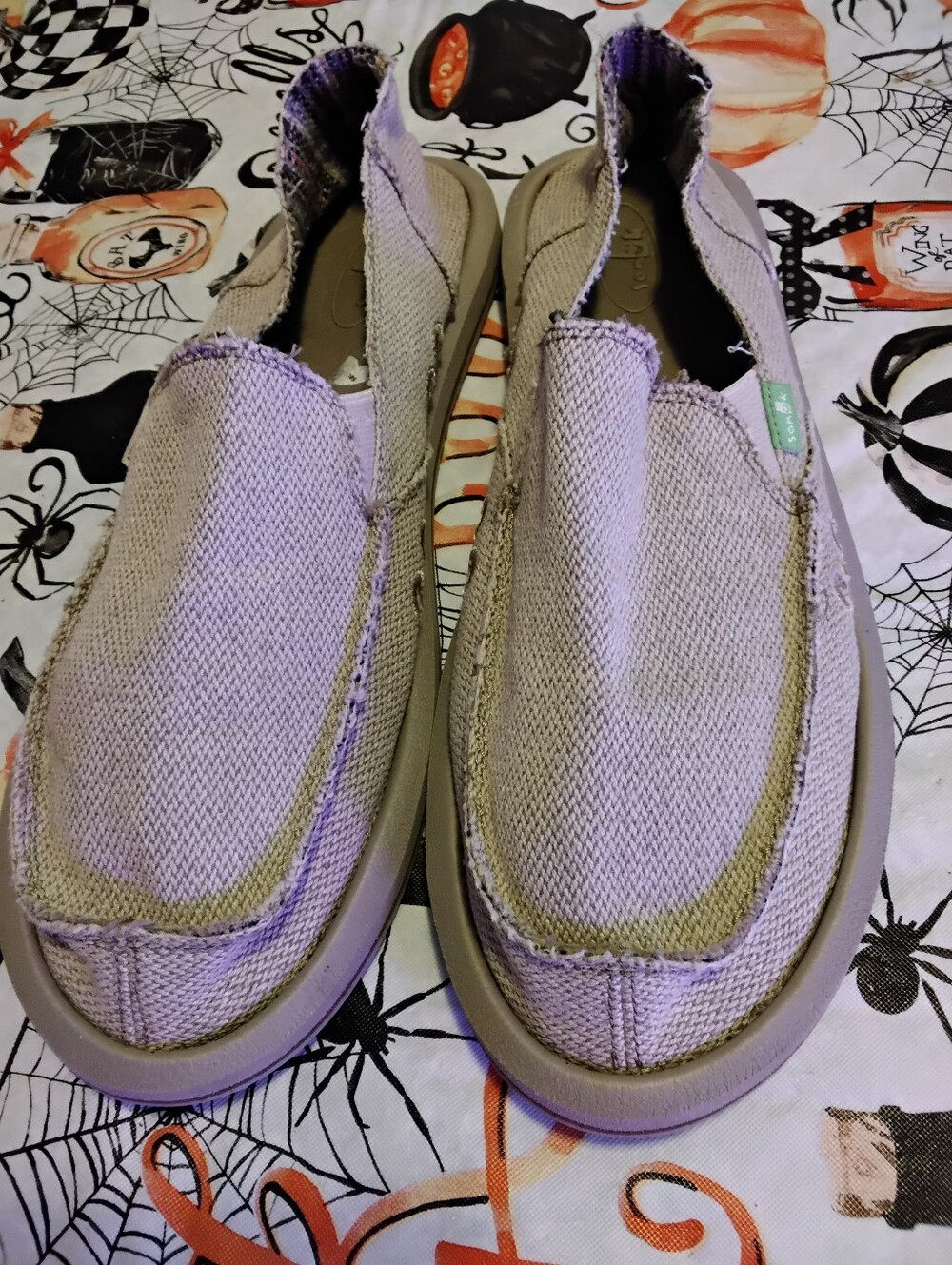 Sanuk Men's size 11 Tan Canvas Slip-On Loafer Shoes excellent condition